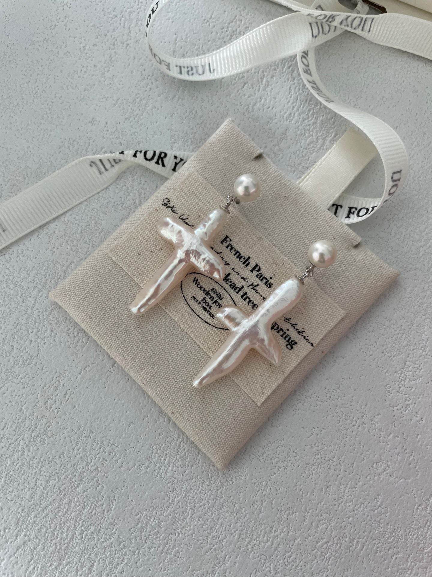 Baroque Cross Pearl Earrings - SOLIS