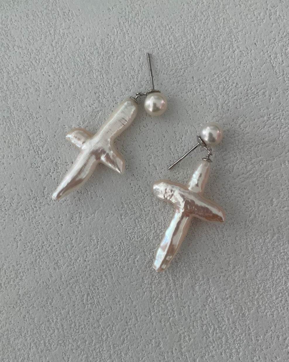 Baroque Cross Pearl Earrings - SOLIS