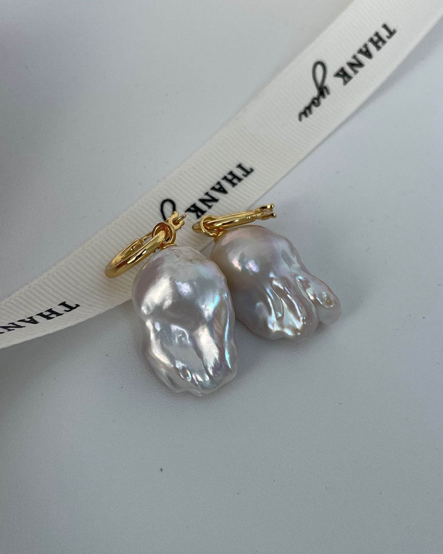 The Effortless Statement – Baroque Pearl Drop Earrings - SOLIS