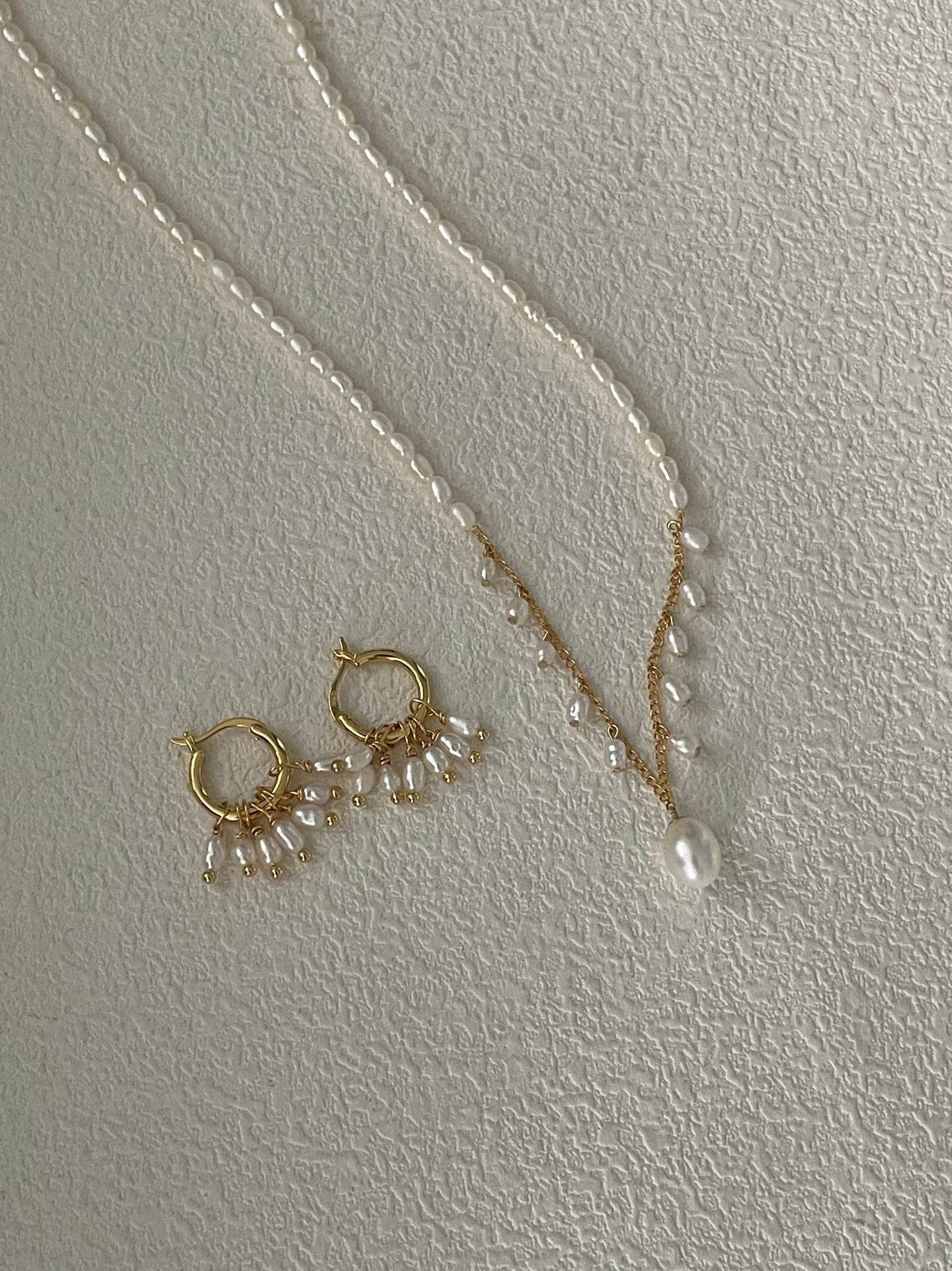 "Fleur" Freshwater Pearl Set – Soft Light in Motion