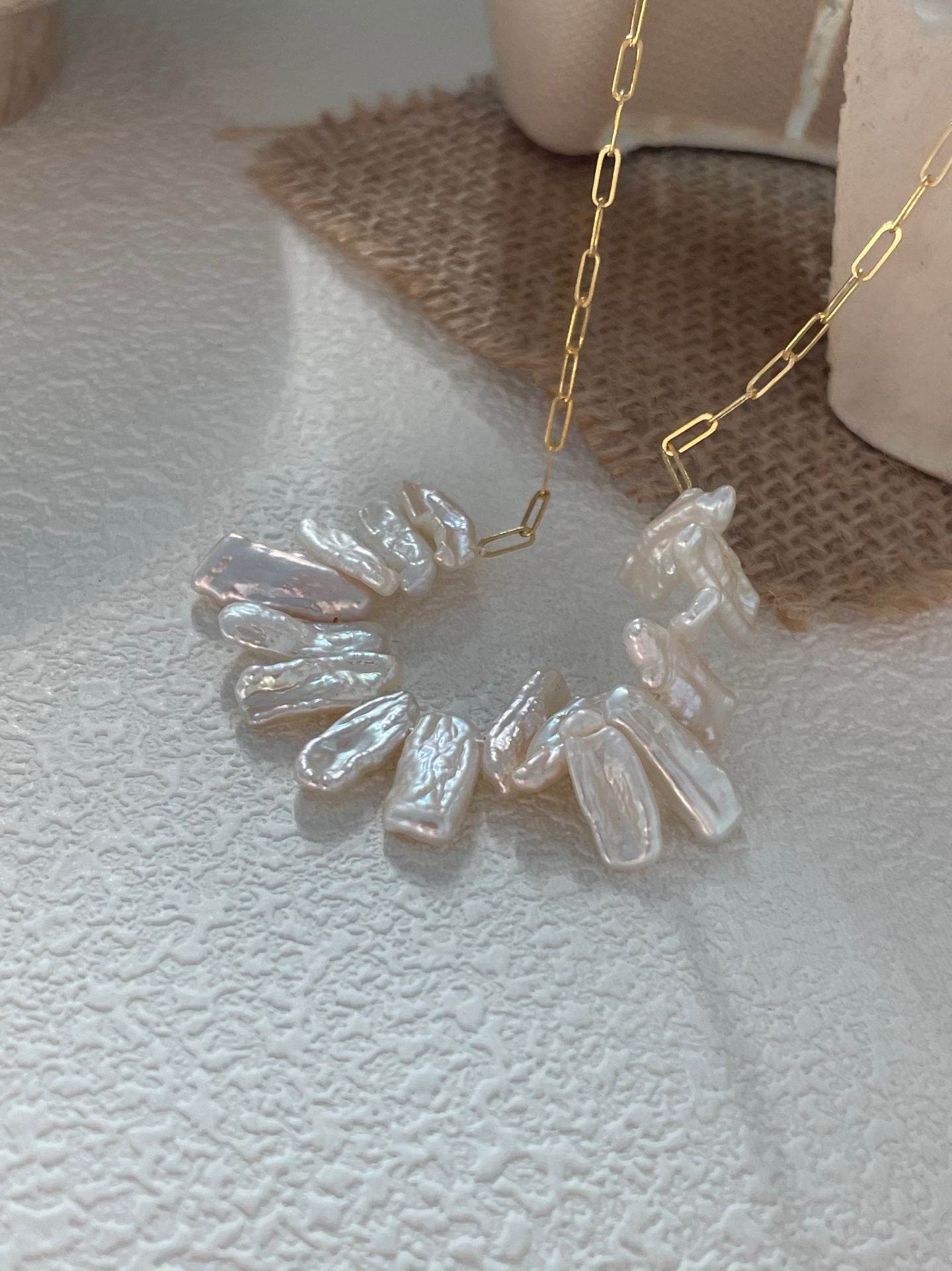 Irregular Baroque Pearl Smile Necklace - SOLIS