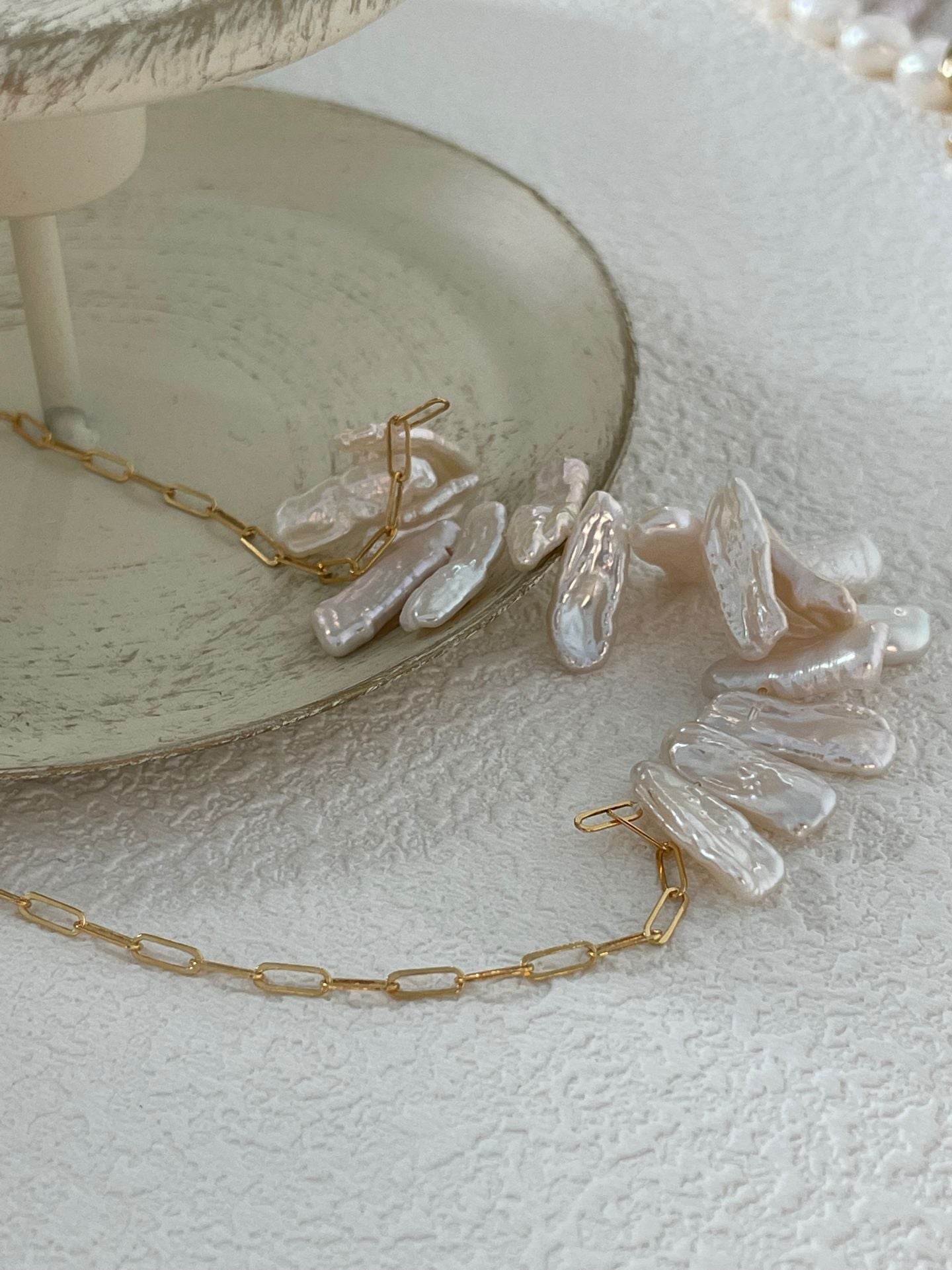 Irregular Baroque Pearl Smile Necklace - SOLIS