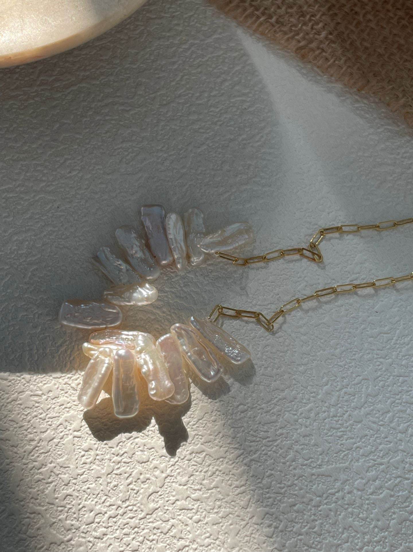 Irregular Baroque Pearl Smile Necklace - SOLIS