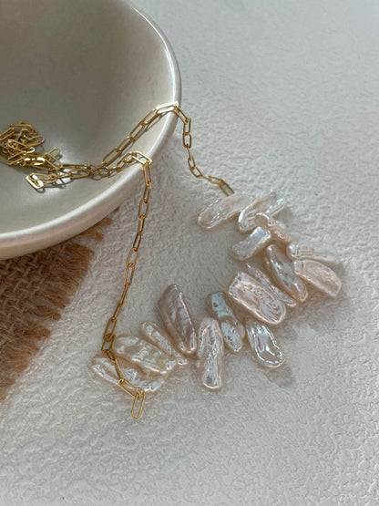 Irregular Baroque Pearl Smile Necklace - SOLIS