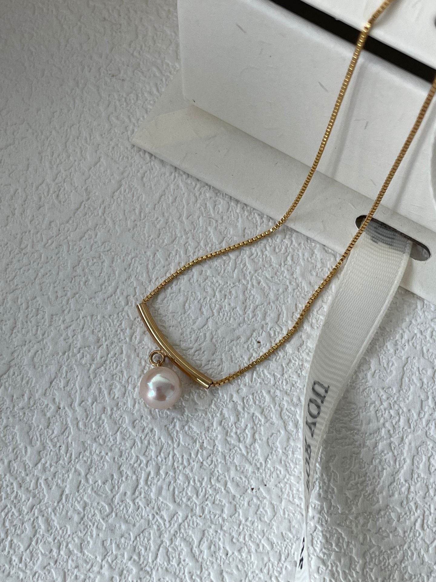 “Dew” Minimalist Drop Pearl Necklace - SOLIS