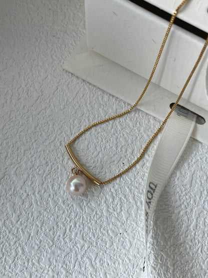 “Dew” Minimalist Drop Pearl Necklace - SOLIS
