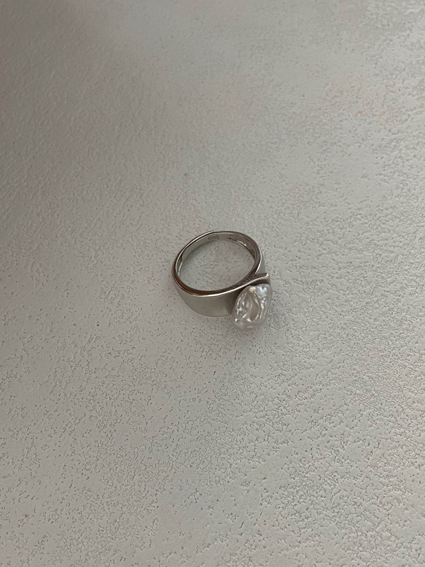 Keshi · Unfold Ring - SOLIS