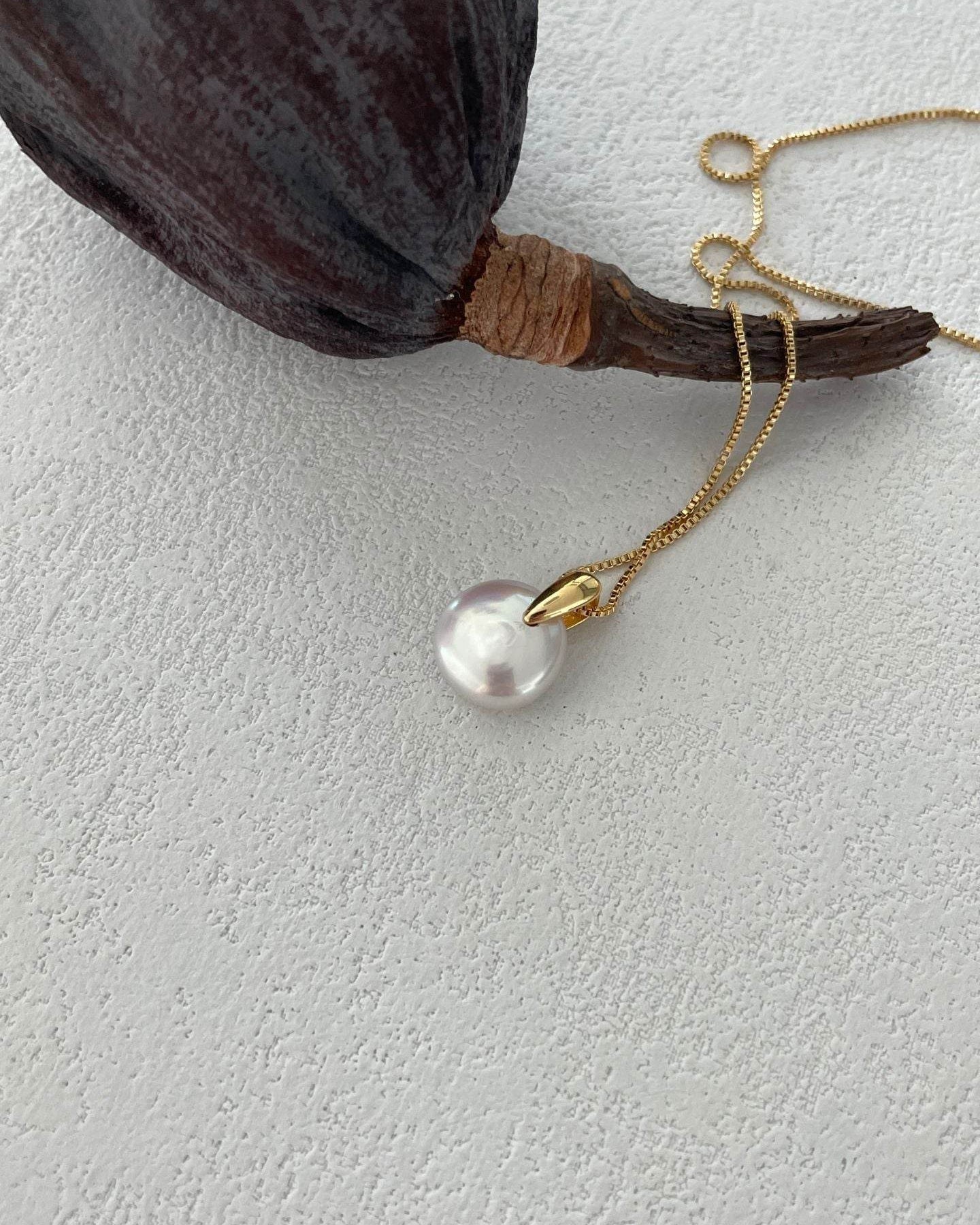 The Drop of Stillness – 14K Gold-Filled Pearl Necklace - SOLIS