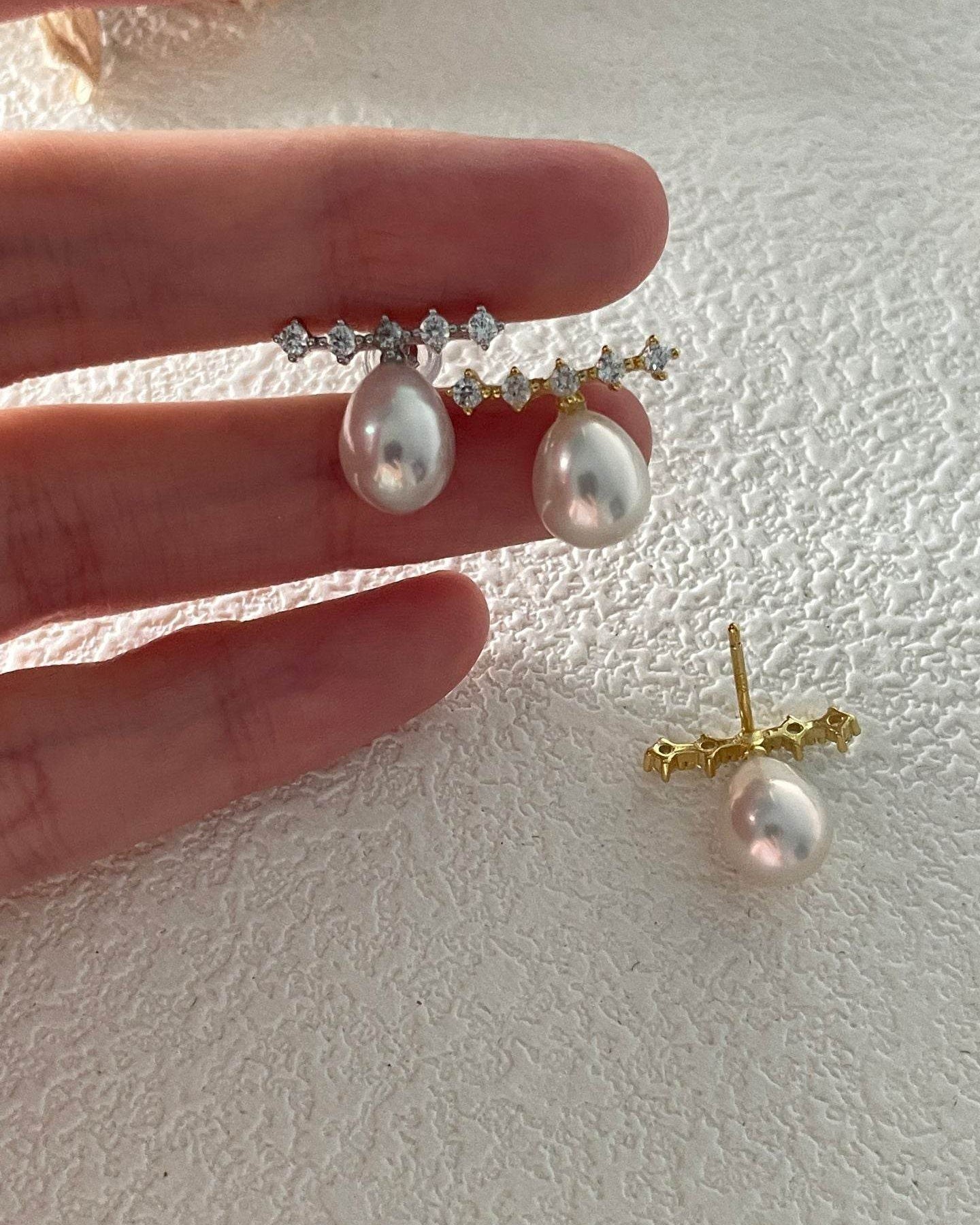 Gleamline · Pearl & Zircon Bar Studs — Small-Batch Luxury You’ll Wear Every Day - SOLIS