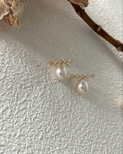 Gleamline · Pearl & Zircon Bar Studs — Small-Batch Luxury You’ll Wear Every Day - SOLIS