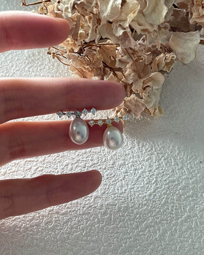 Gleamline · Pearl & Zircon Bar Studs — Small-Batch Luxury You’ll Wear Every Day - SOLIS