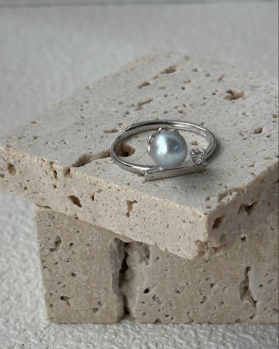 Minimal Sugar Cube Ring - SOLIS