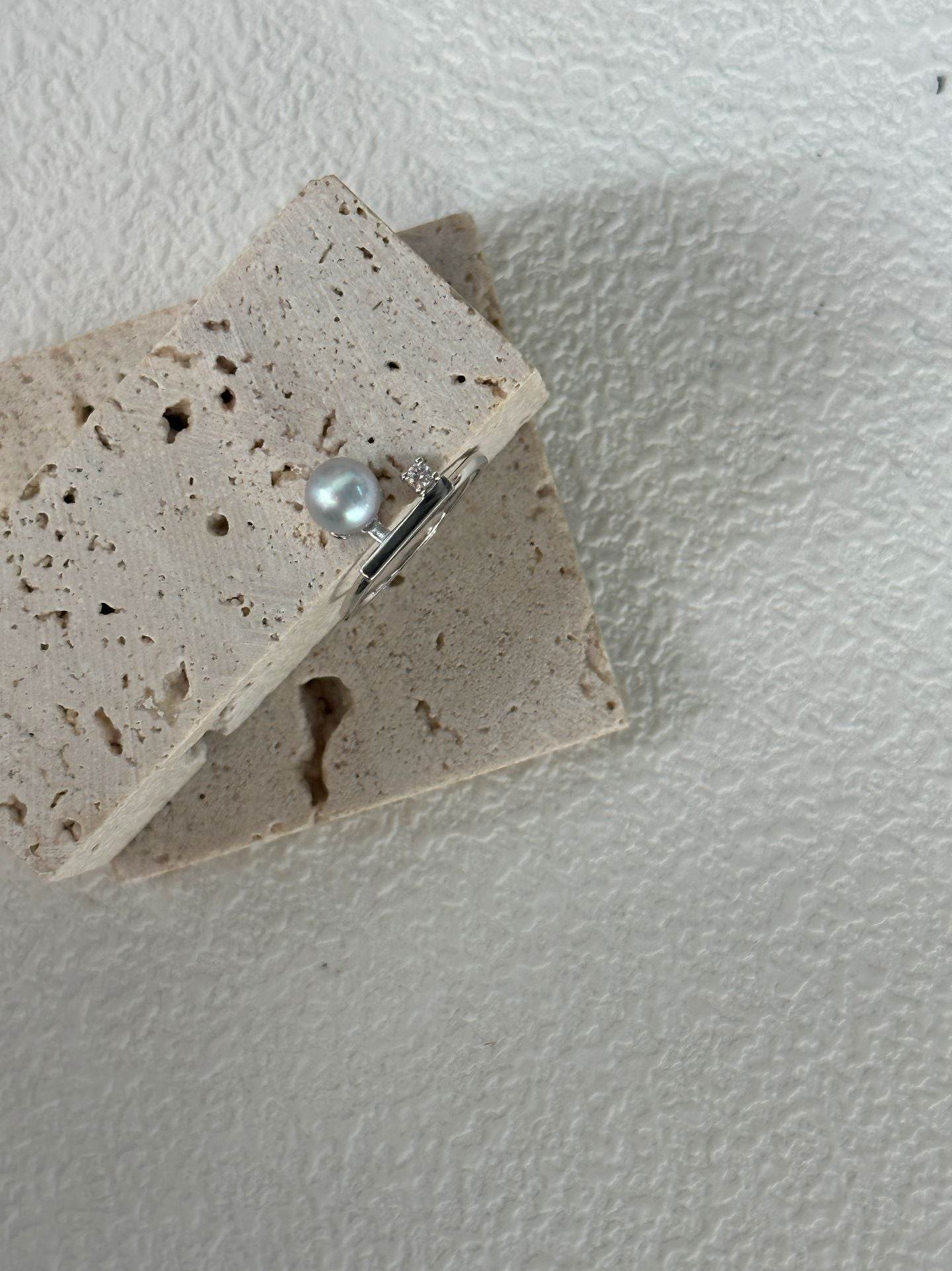 Minimal Sugar Cube Ring - SOLIS