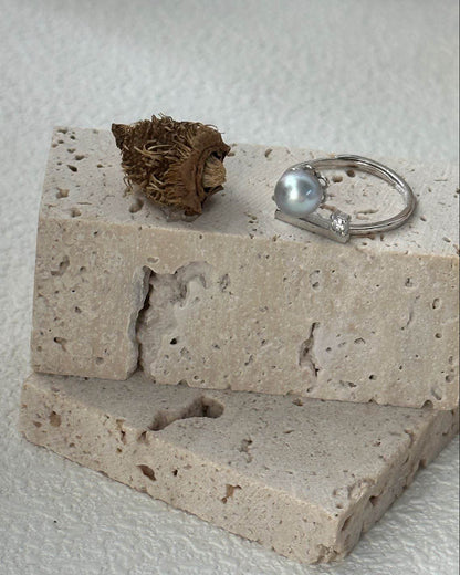 Minimal Sugar Cube Ring - SOLIS