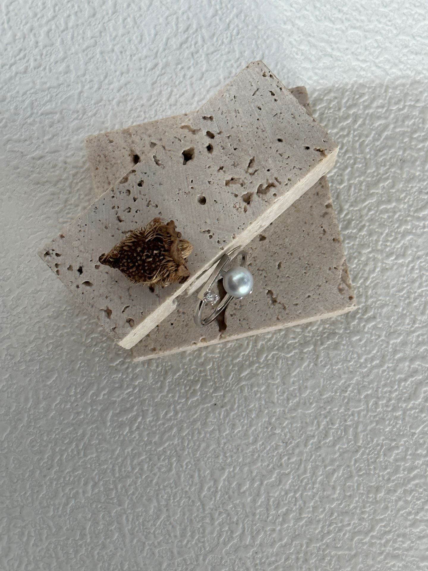 Minimal Sugar Cube Ring - SOLIS