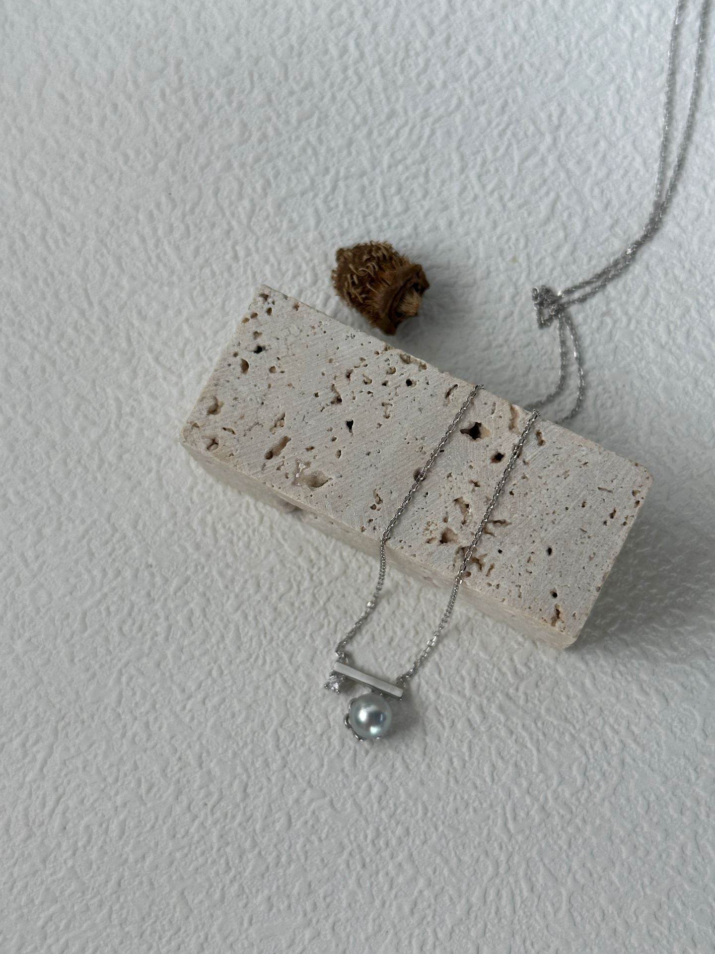 Minimal Sugar Cube Necklace - SOLIS