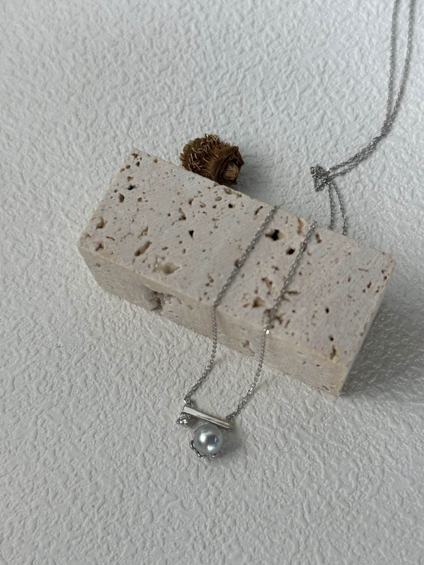 Minimal Sugar Cube Necklace - SOLIS