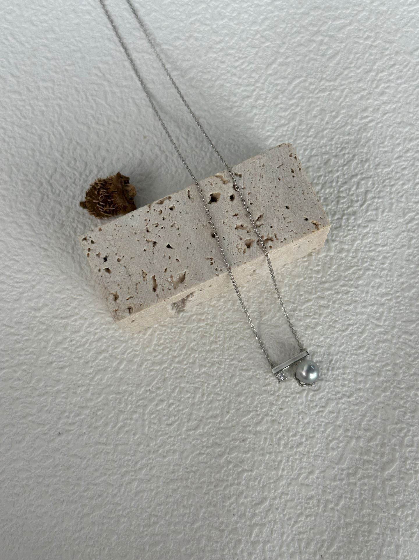 Minimal Sugar Cube Necklace - SOLIS