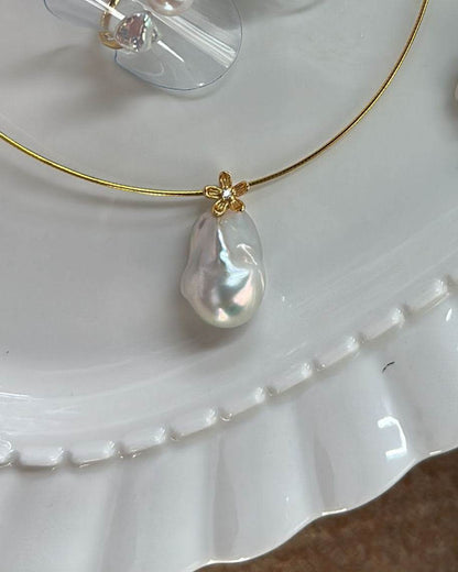 Private Treasures · Golden Camellia Baroque Pearl Necklace - SOLIS