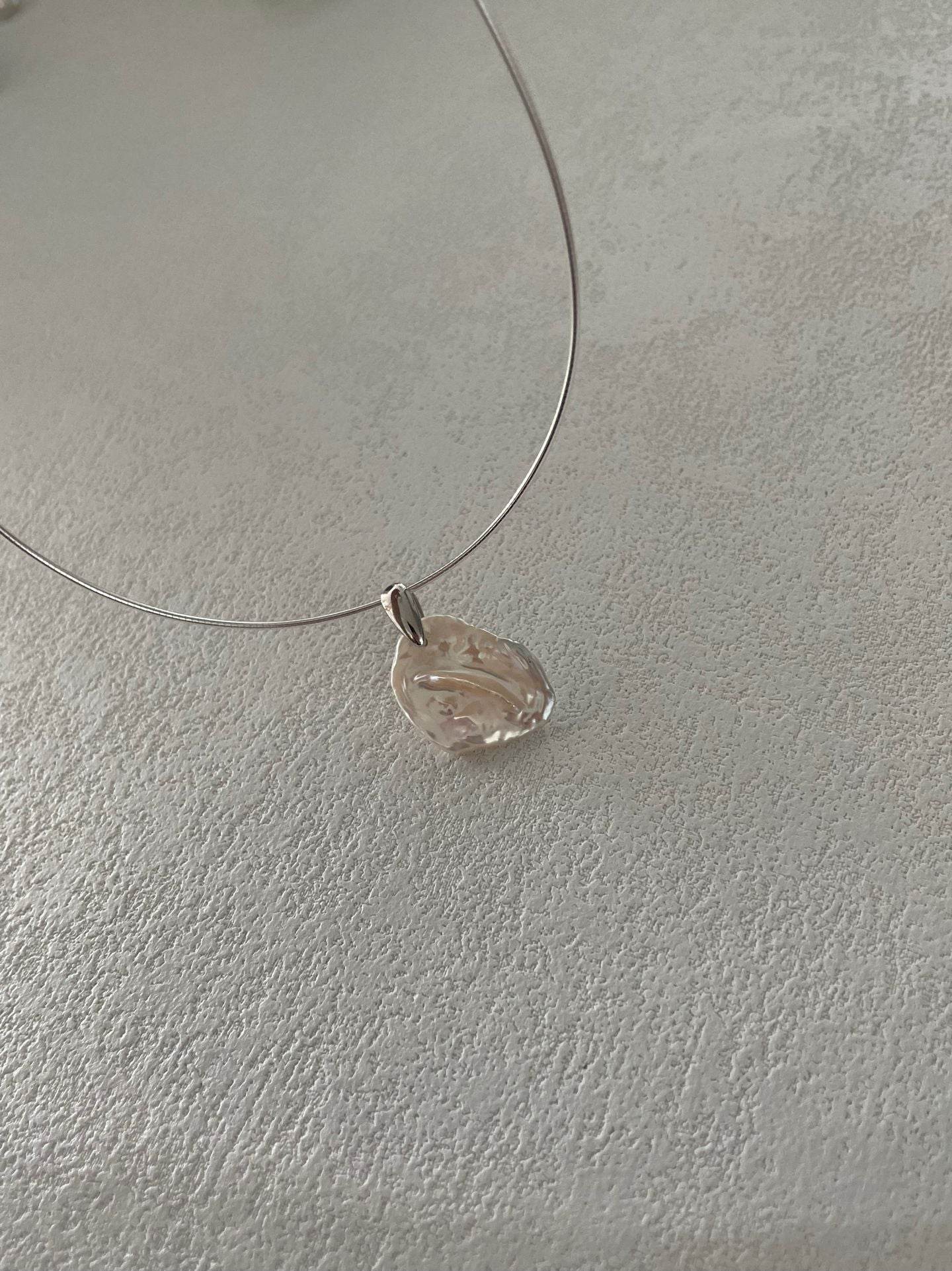 Diana Choker Necklace with Natural Petal Pearl Pendant - SOLIS