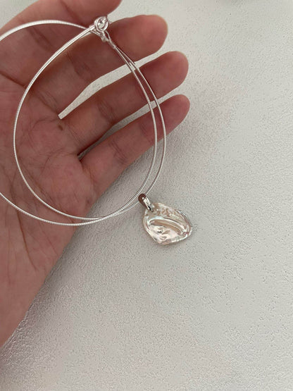 Diana Choker Necklace with Natural Petal Pearl Pendant - SOLIS