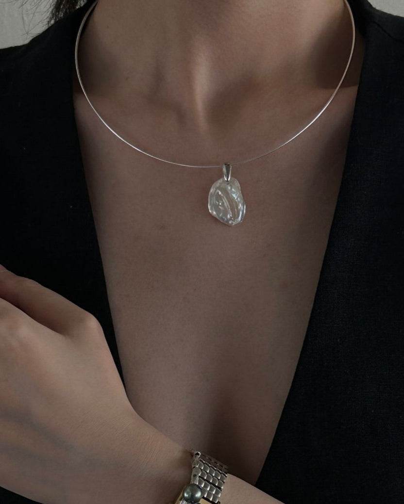 Diana Choker Necklace with Natural Petal Pearl Pendant - SOLIS