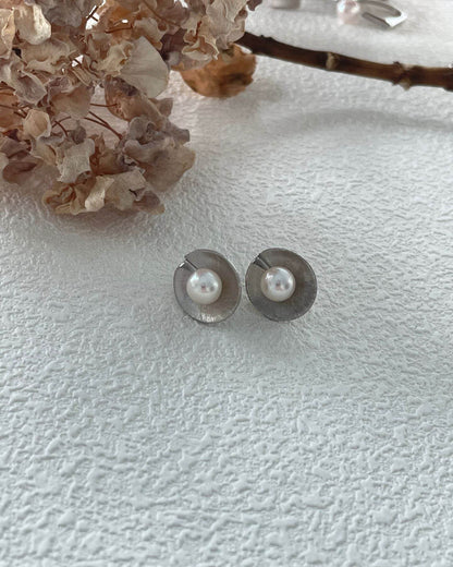 Shell Pearl Stud Earrings (Pair) - SOLIS