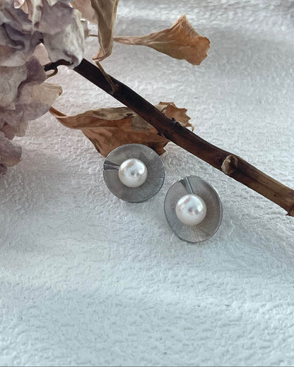 Shell Pearl Stud Earrings (Pair) - SOLIS
