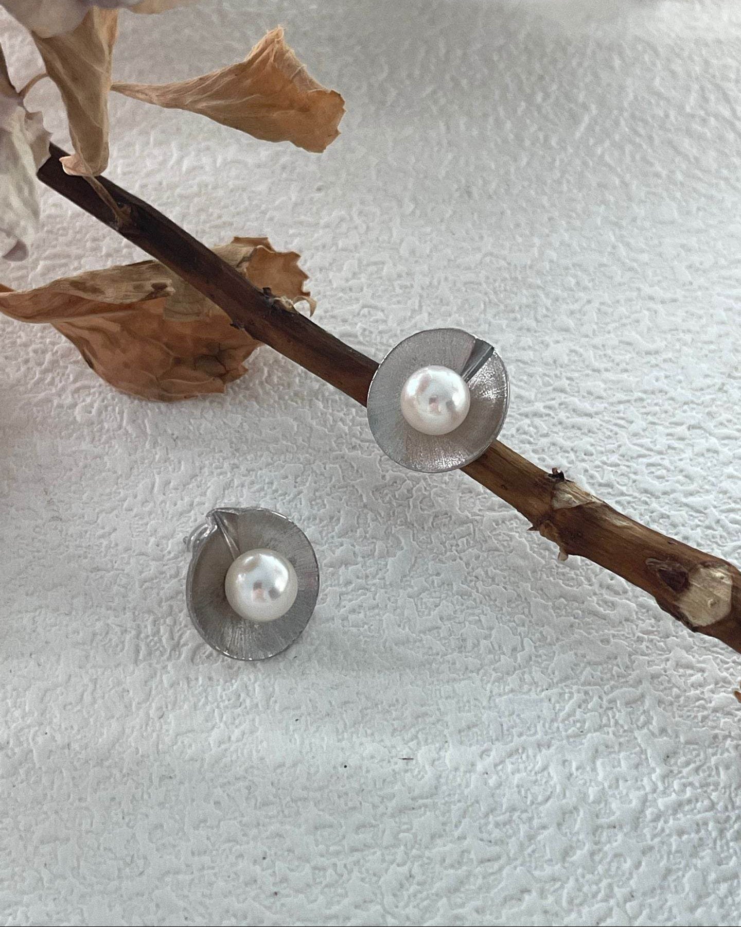 Shell Pearl Stud Earrings (Pair) - SOLIS