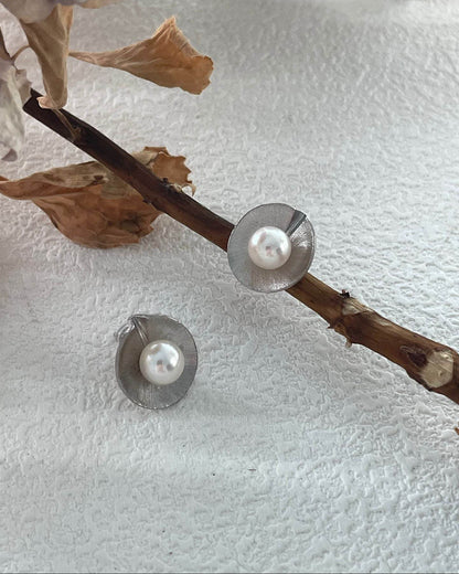 Shell Pearl Stud Earrings (Pair) - SOLIS