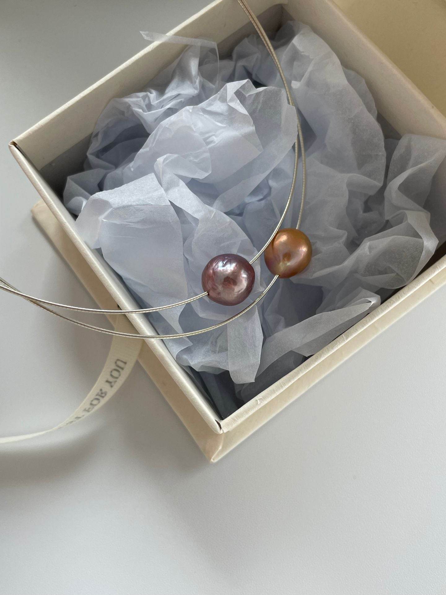 Minimalist Baroque Pearl Choker - SOLIS