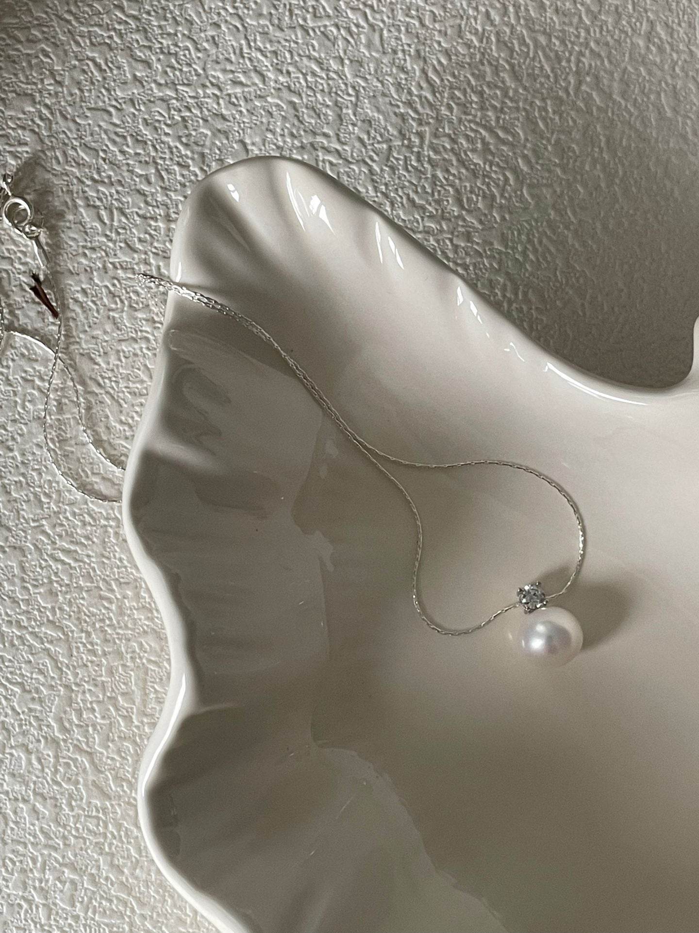 Minimalist White Pearl & Zircon Pendant Necklace - SOLIS