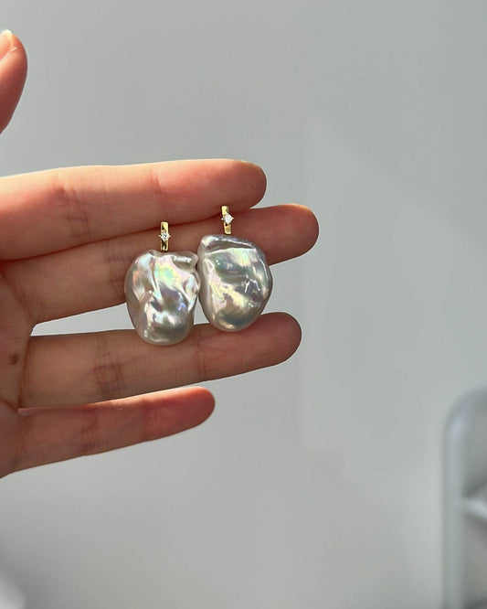 Private Treasures ·Minimalist Baroque Studs - SOLIS