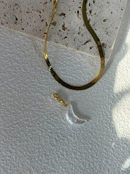 Freshwater Pearl Crescent Moonlight Necklace - SOLIS