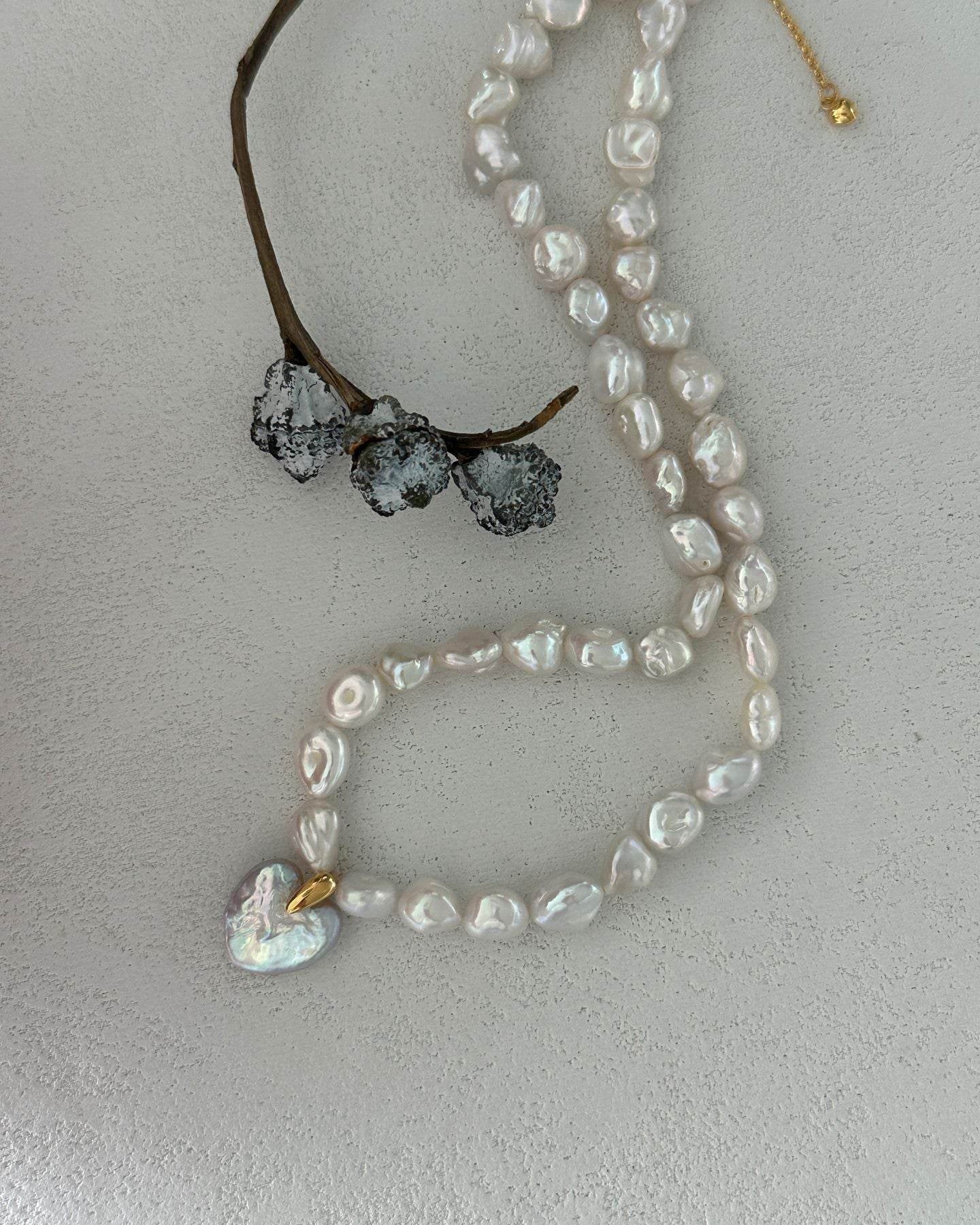 Runaway Sweetheart Pearl Necklace - SOLIS
