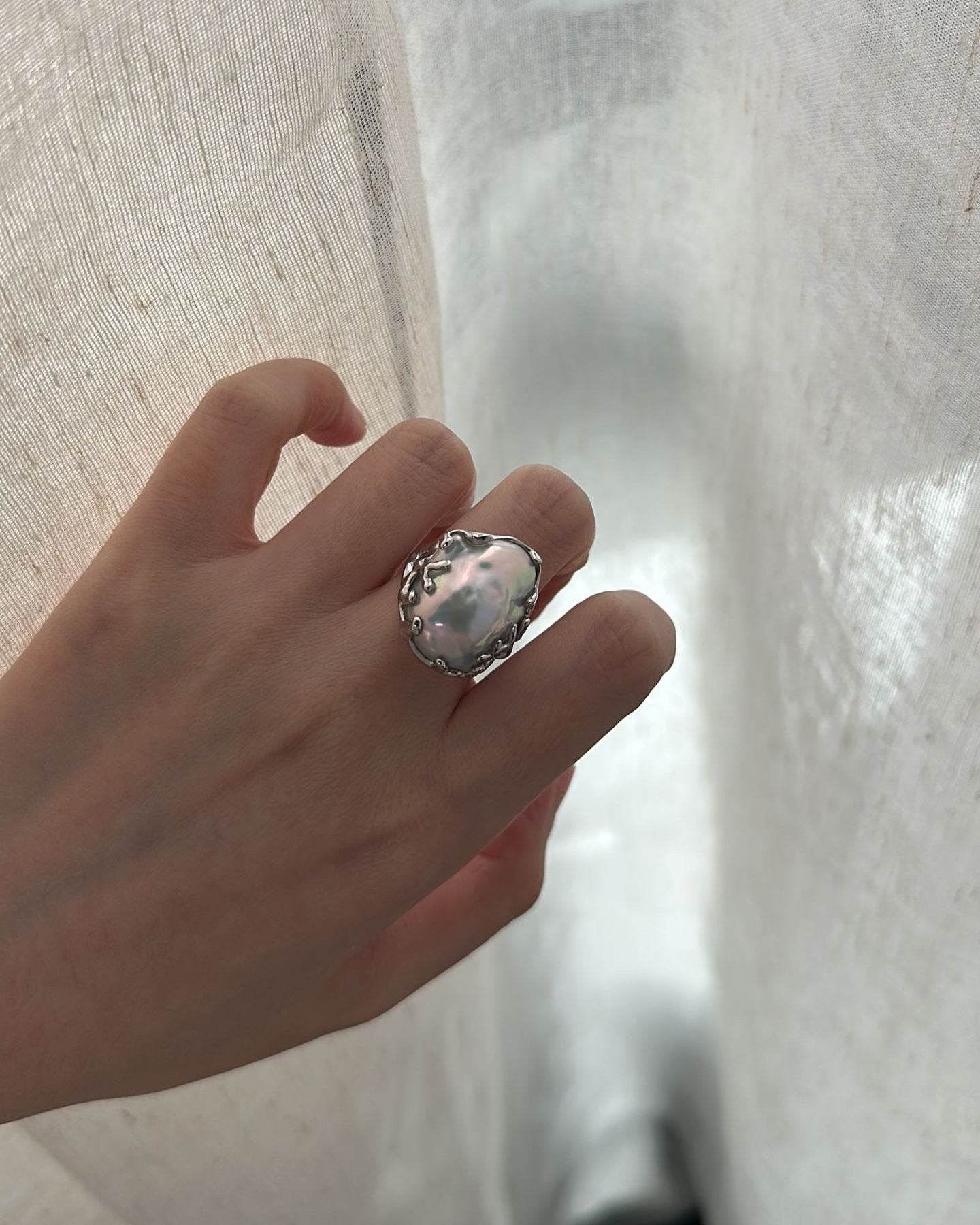 Private Treasures · Ring with Aurora Baroque Pearl - SOLIS