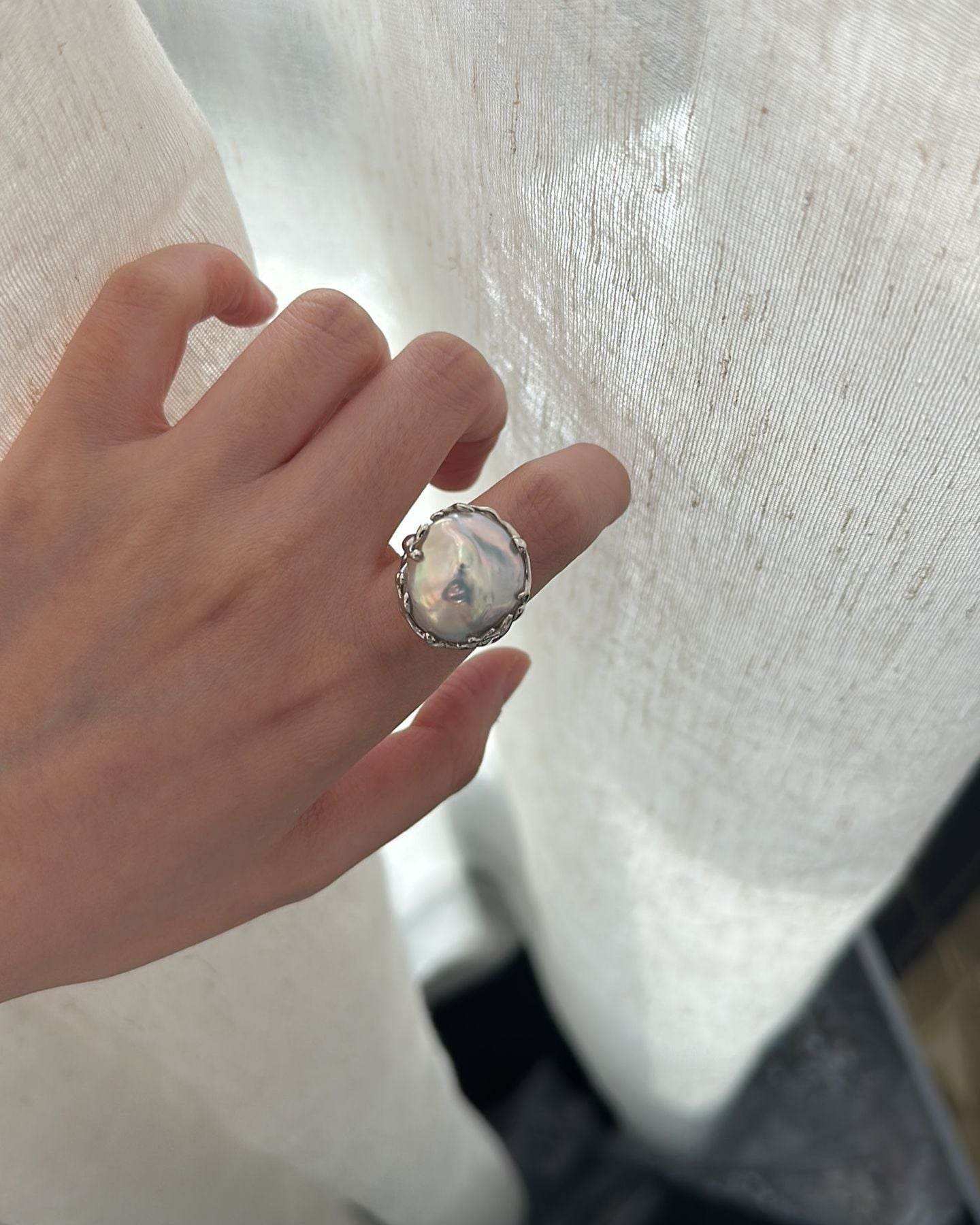 Private Treasures · Ring with Aurora Baroque Pearl - SOLIS