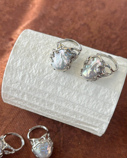 Private Treasures · Ring with Aurora Baroque Pearl - SOLIS