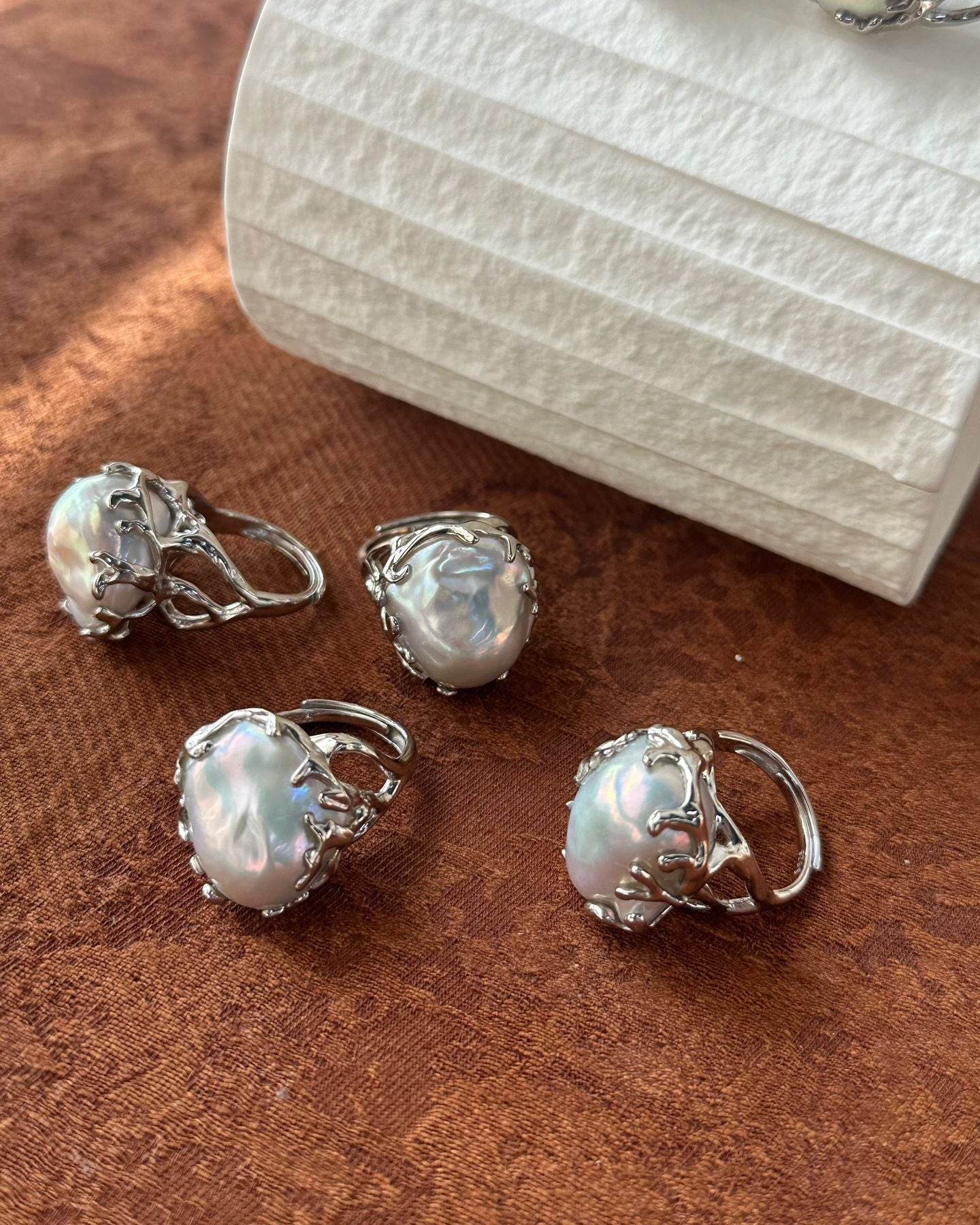 Private Treasures · Ring with Aurora Baroque Pearl - SOLIS