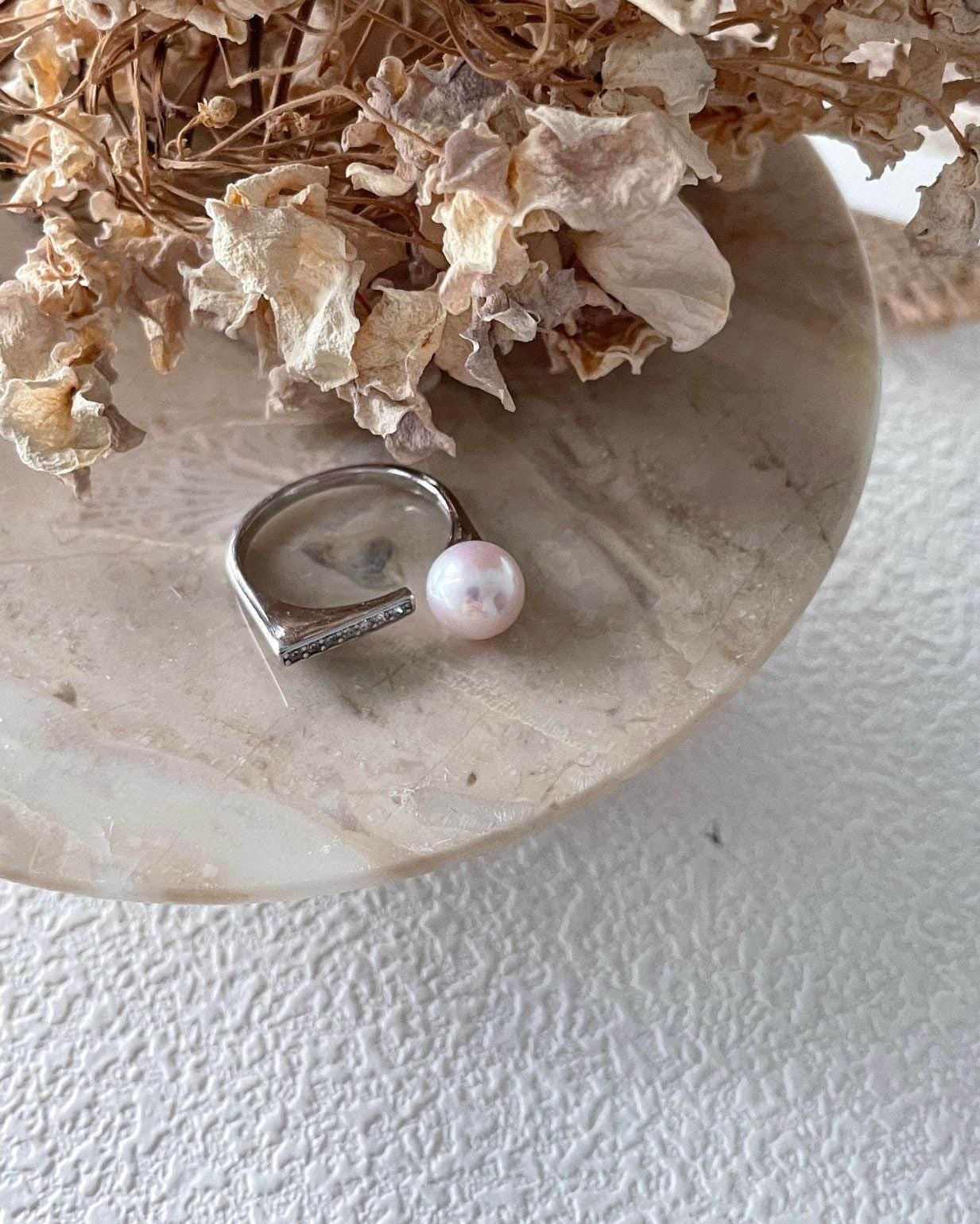 Geometric Pearl Ring - SOLIS
