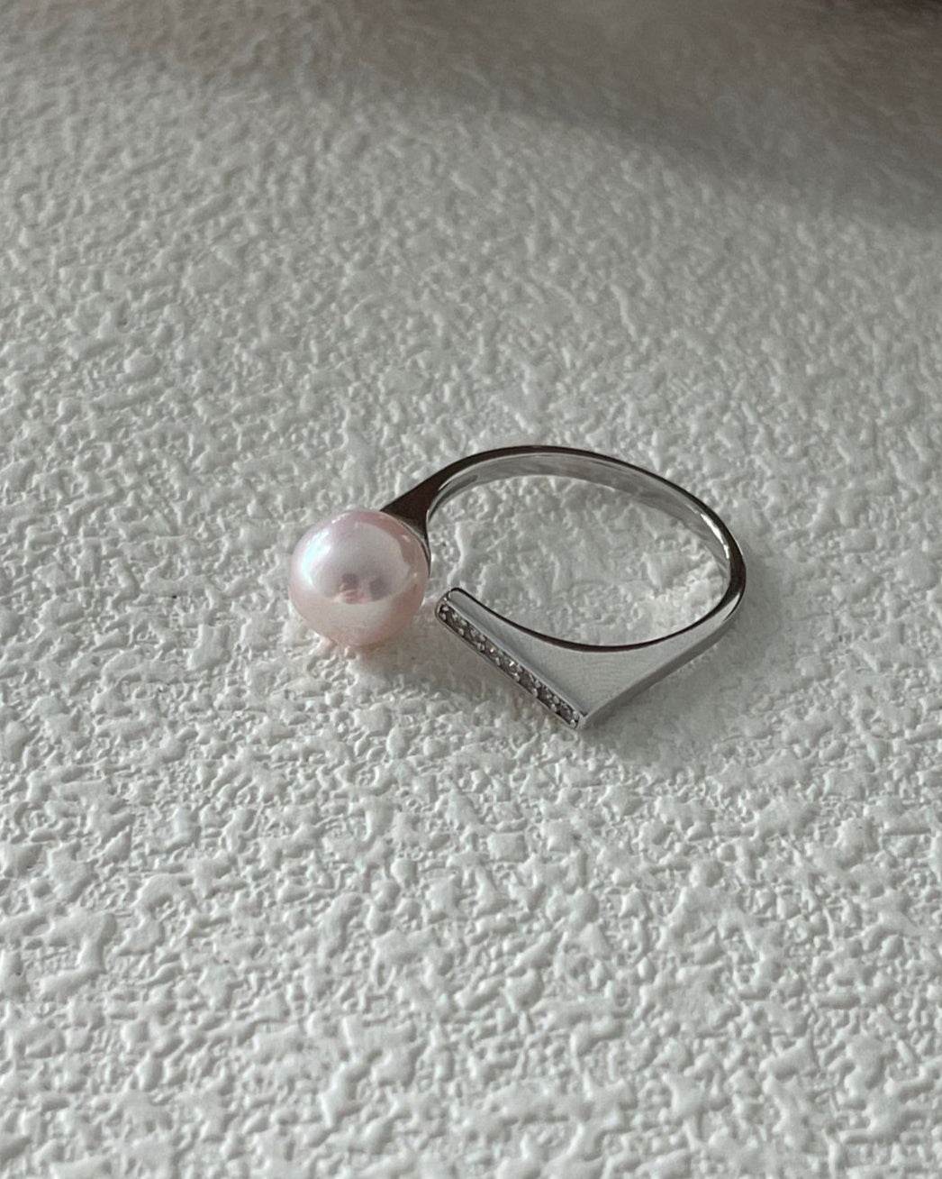Geometric Pearl Ring - SOLIS