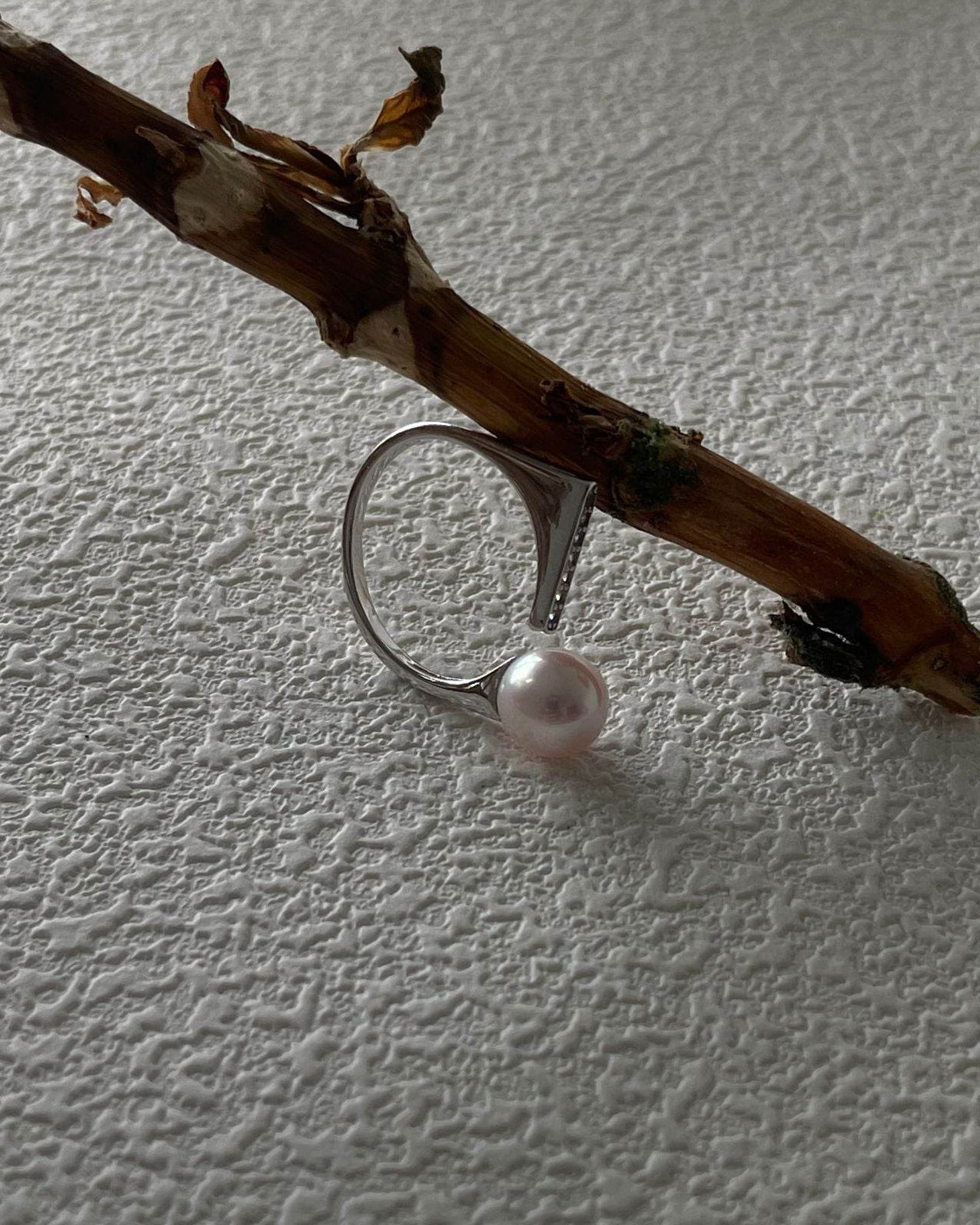 Geometric Pearl Ring - SOLIS