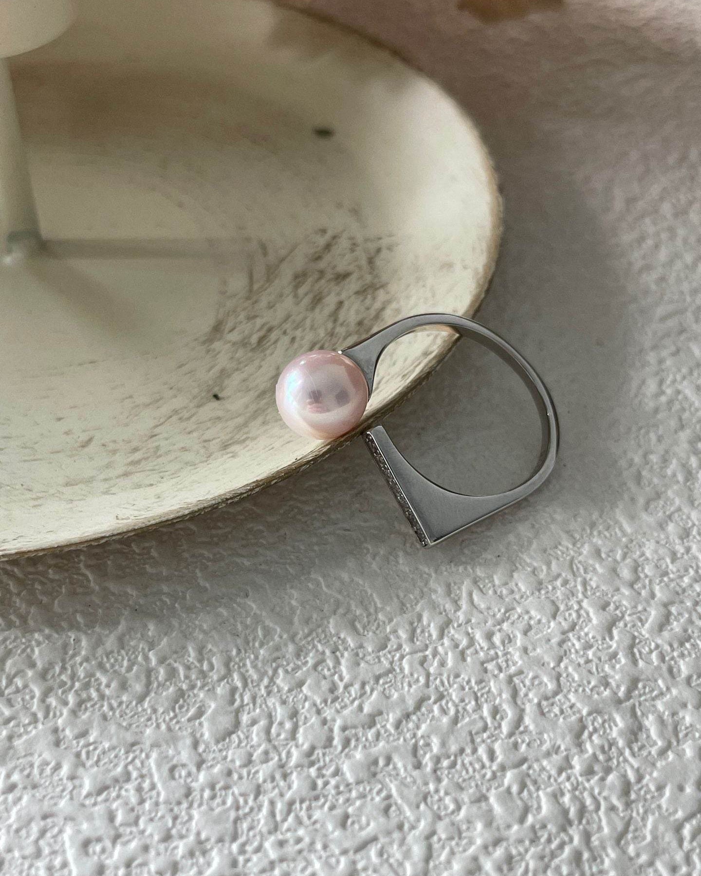 Geometric Pearl Ring - SOLIS