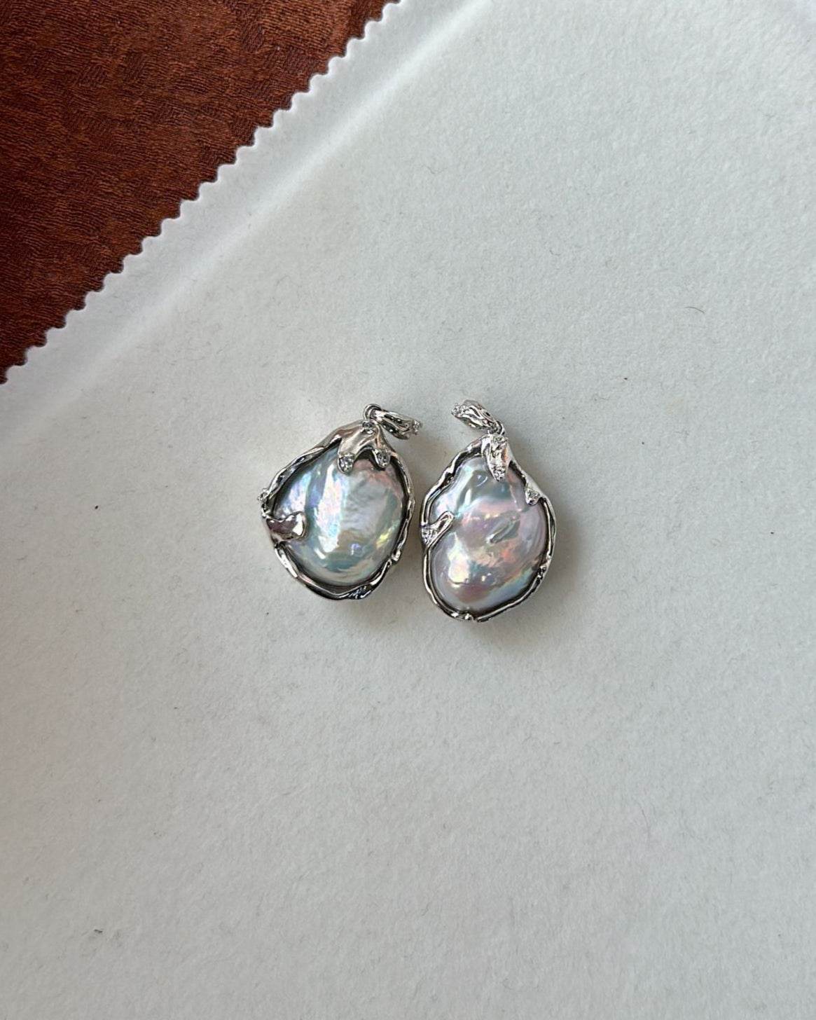 Private Treasures ·Sterling Silver Baroque Pearl Pendant - SOLIS