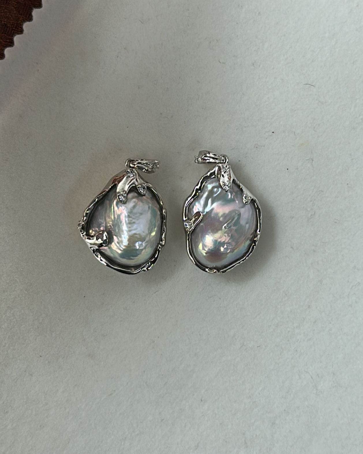 Private Treasures ·Sterling Silver Baroque Pearl Pendant - SOLIS