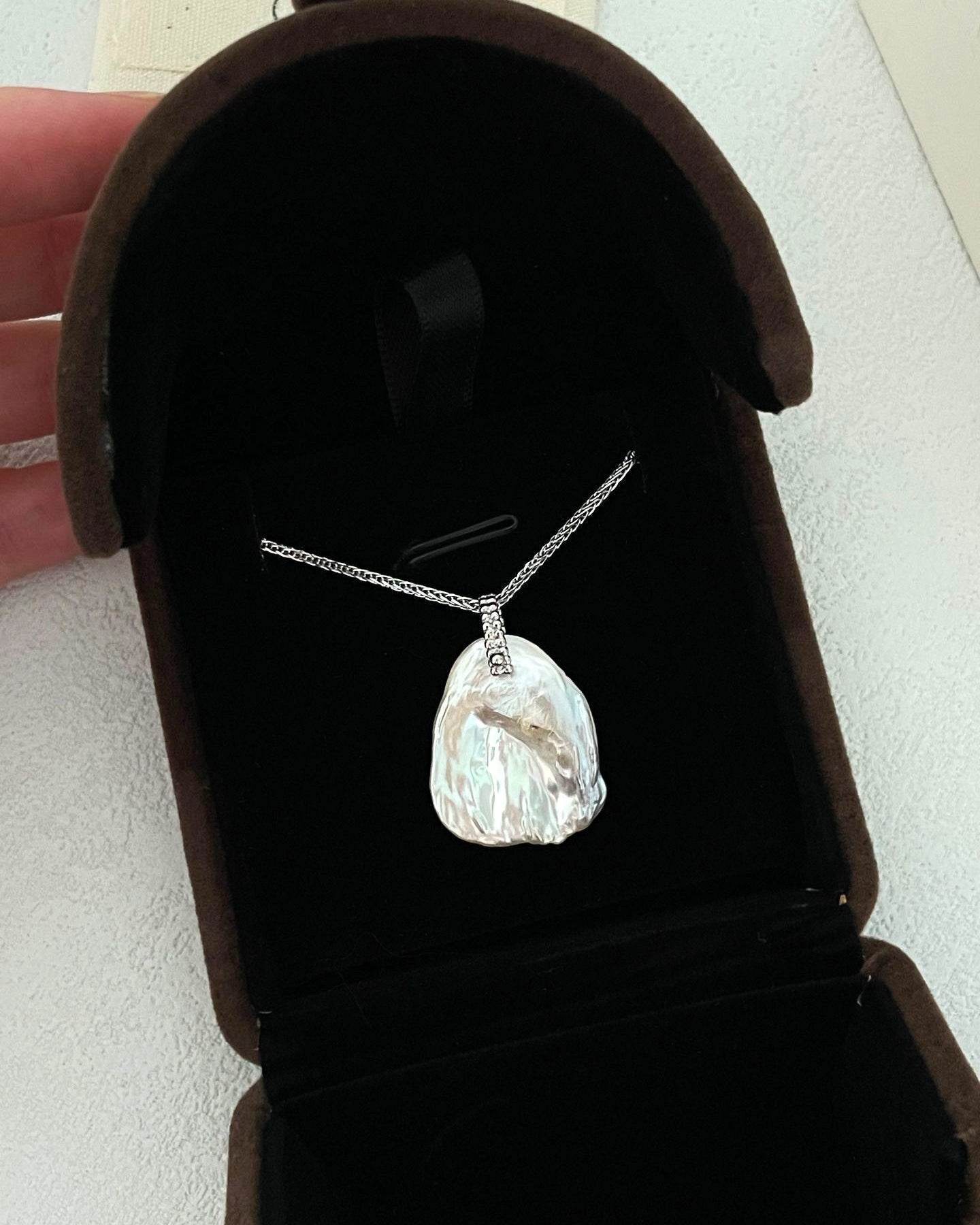 Petals Lune Necklace - SOLIS