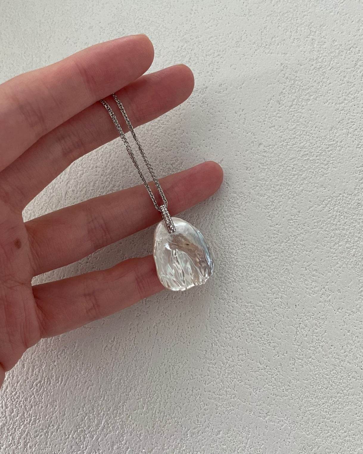 Petals Lune Necklace - SOLIS