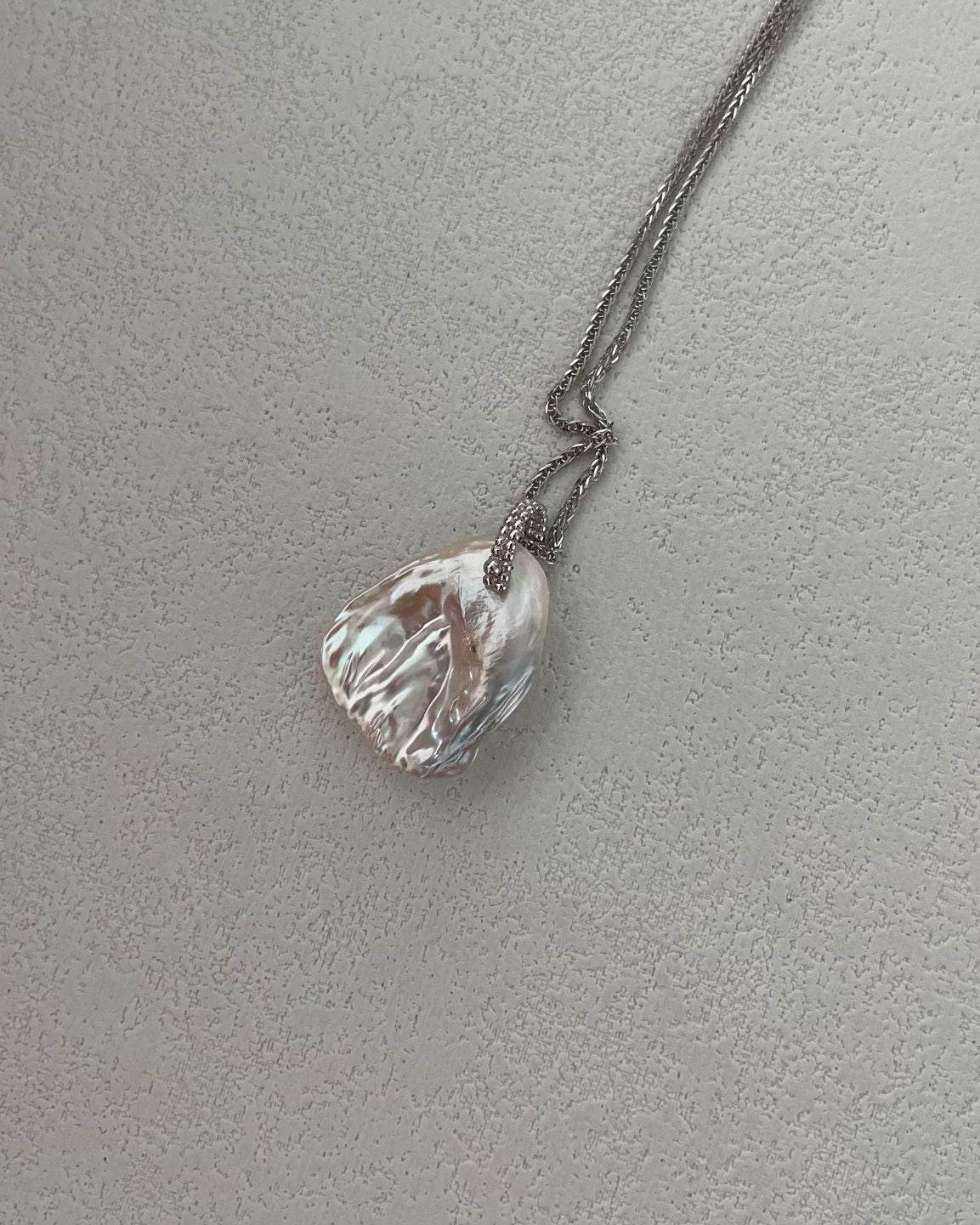 Petals Lune Necklace - SOLIS