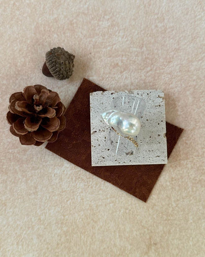 Baroque Poise Ring - SOLIS