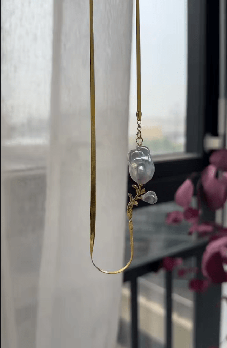 Private Treasures ·Anniversary Rose Necklace - SOLIS